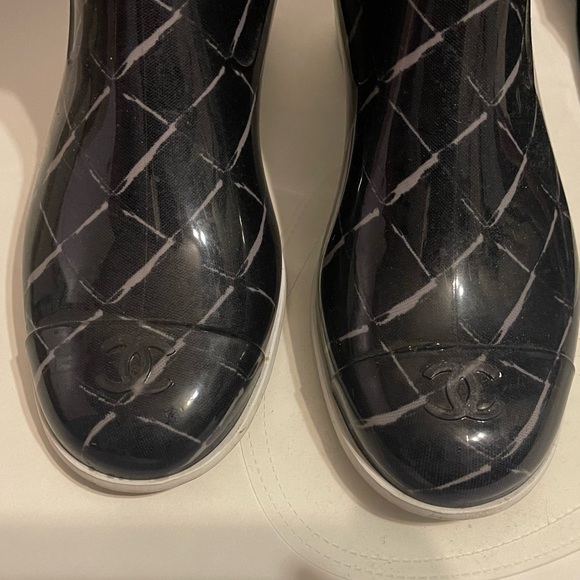 Chanel Black & White Quilted Rubber Boot Size 37 - Picture 9 of 12